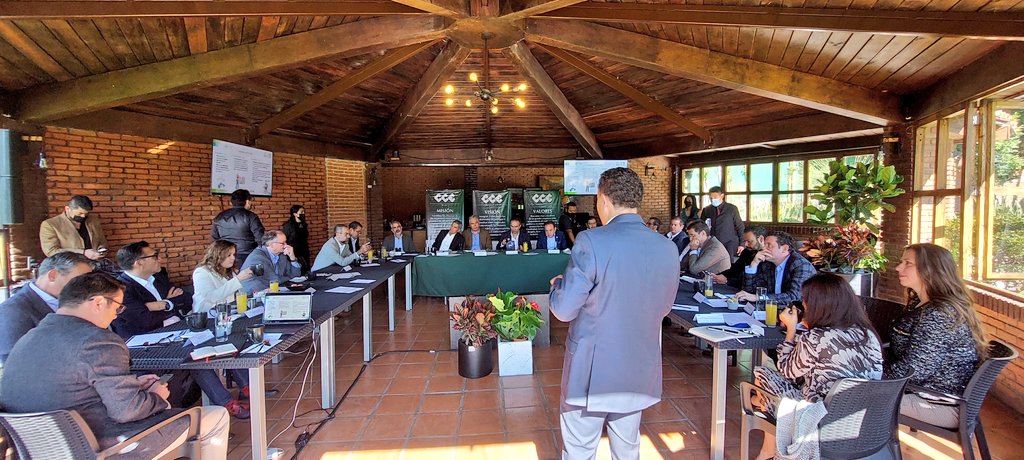 CCEPuebla's tweet photo. #EnHilo | Agradecemos la anfitrionía de @GrupoProactivo, presidido por José Luis Millán, por recibirnos en sus instalaciones.

🤝Finalmente, el Director General de @ACCSE, Eloy Rodríguez, expuso lo información relevante y beneficios de las Empresas Socialmente Responsables (ESR). https://t.co/wtWXzf3vdw