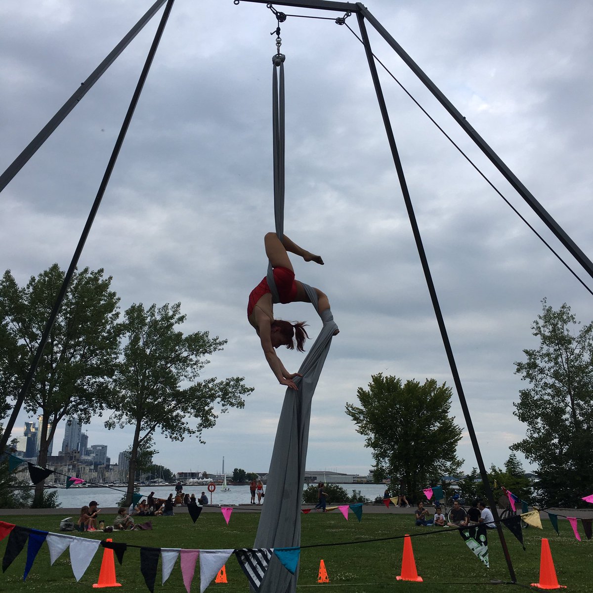 HerciniArts's tweet image. Only 2 more chances to catch Garden Fae @OntarioPlace

✨Tues Aug 23 (today!)
✨Wed Aug 31

Ambient aerial from 6-8pm. The perfect backdrop for your park picnic.