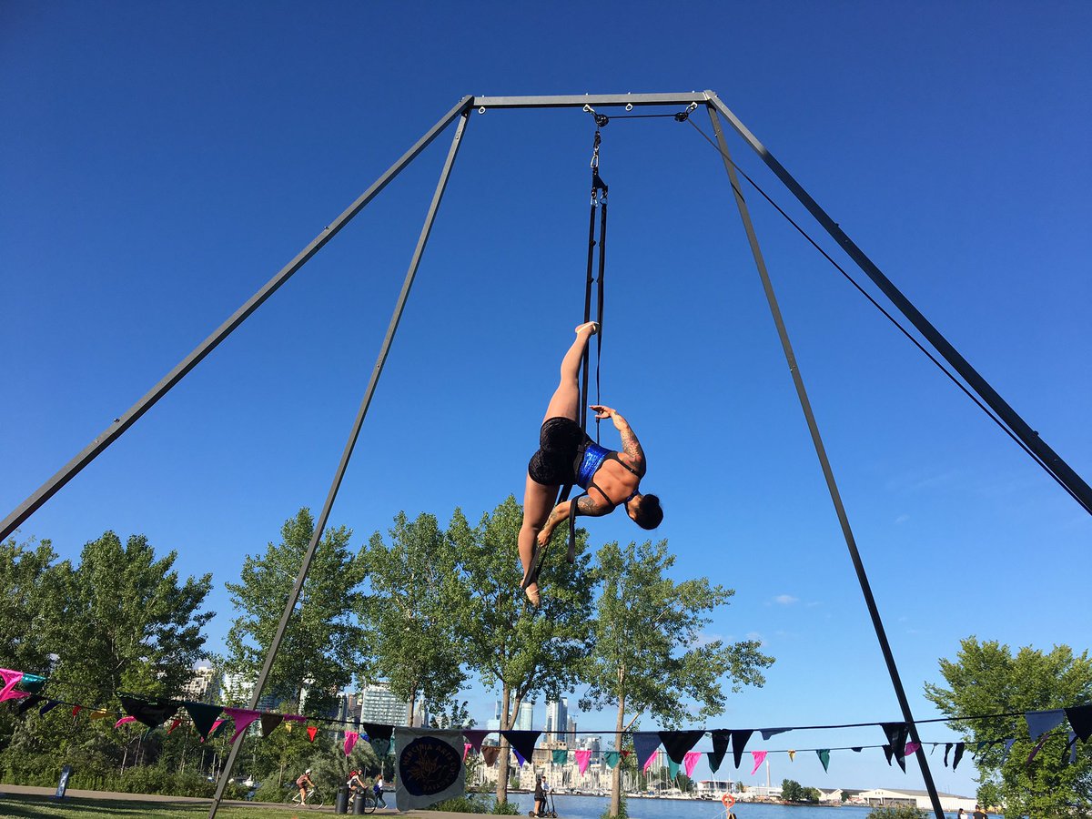 HerciniArts's tweet image. Only 2 more chances to catch Garden Fae @OntarioPlace

✨Tues Aug 23 (today!)
✨Wed Aug 31

Ambient aerial from 6-8pm. The perfect backdrop for your park picnic.