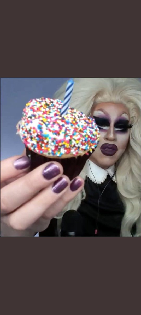 HiddenTrixya's tweet photo. Parabéns, @trixiemattel 
Que Deus a abençoe imensamente. https://t.co/56xnoXhV9j