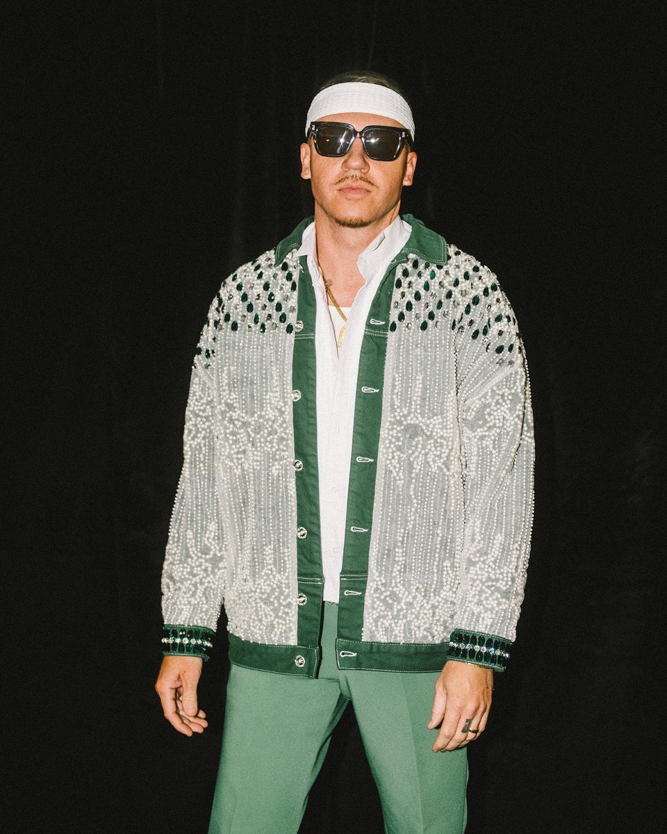 macklemore's tweet photo. TORONTO ❤️‍🔥🍁 Our neighbors to the north. Queen street all stars. Thank you for the love and energy last night. Detroit tomorrow…

MANIAC OUT NOW https://t.co/wNn91PC24H https://t.co/NvoR9JNpBG
