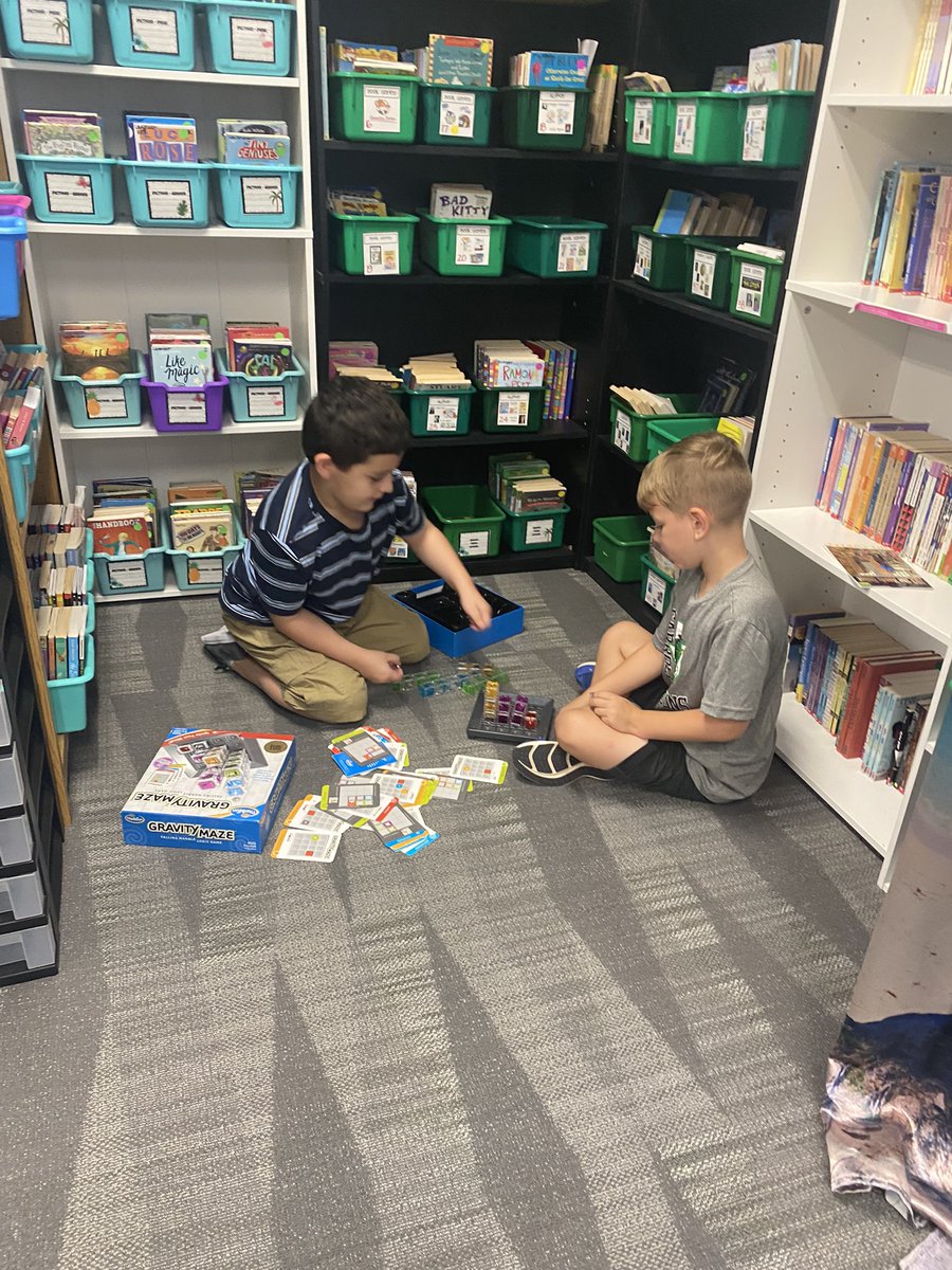MrsLavenderRES's tweet photo. Another day of indoor recess, but we don’t mind! It’s fun to play games with our new friends! @rockenbaughES @Carrollisd #RecessRocks #KindnessCounts https://t.co/8J5QXvZYkk
