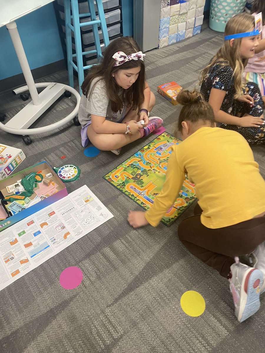 MrsLavenderRES's tweet photo. Another day of indoor recess, but we don’t mind! It’s fun to play games with our new friends! @rockenbaughES @Carrollisd #RecessRocks #KindnessCounts https://t.co/8J5QXvZYkk