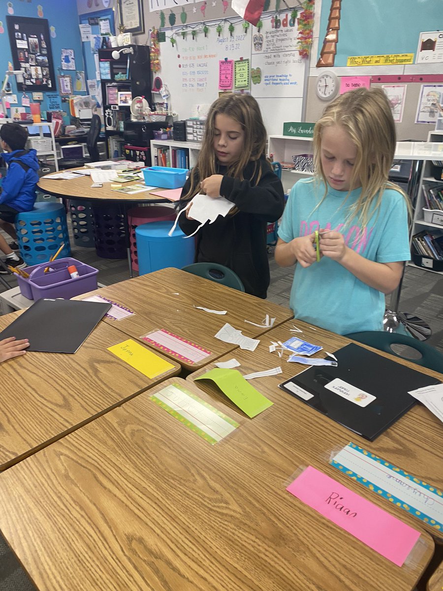 MrsLavenderRES's tweet photo. Another day of indoor recess, but we don’t mind! It’s fun to play games with our new friends! @rockenbaughES @Carrollisd #RecessRocks #KindnessCounts https://t.co/8J5QXvZYkk