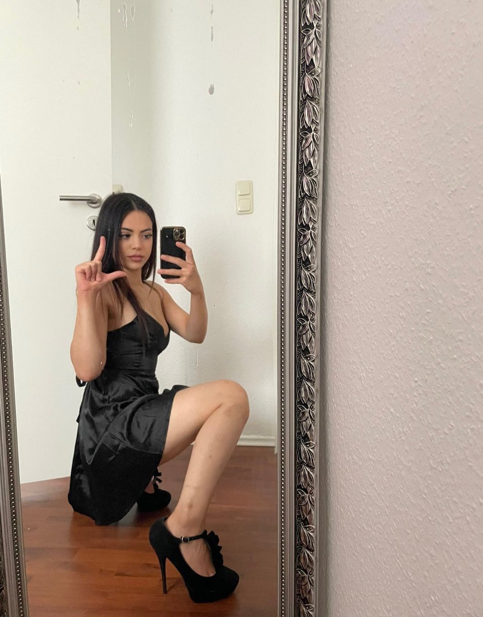domqueen01's tweet photo. Drückt ab, damit ich mir von eurem schwer verdientem Geld, schöne highheels kaufen kann 😛 ps: was sieht ihr da auf dem spiegel?💦 #loser #findom #türkischeherrin #herrin #göttin #türkischegöttin #femdom #financialdomina #domina #sklave #geldsklave https://t.co/Q8M0TPzPrn