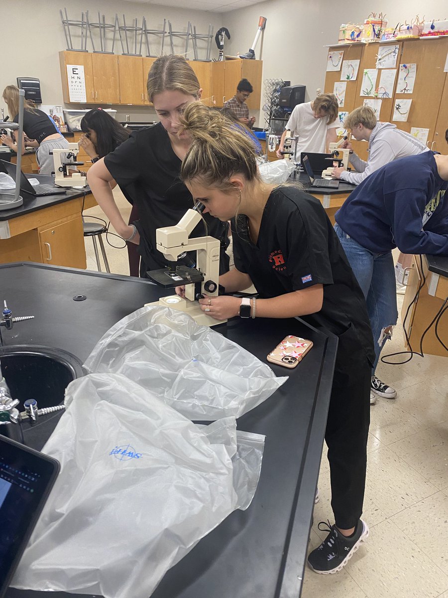 Getting in some microscope work in our fresh new Biomed scrubs today! 🔬#HBS #BiomedProgram <a href="/wcsCCTE/">wcsCCTE</a> <a href="/wcsRHSccte/">RHS CCTE</a>
