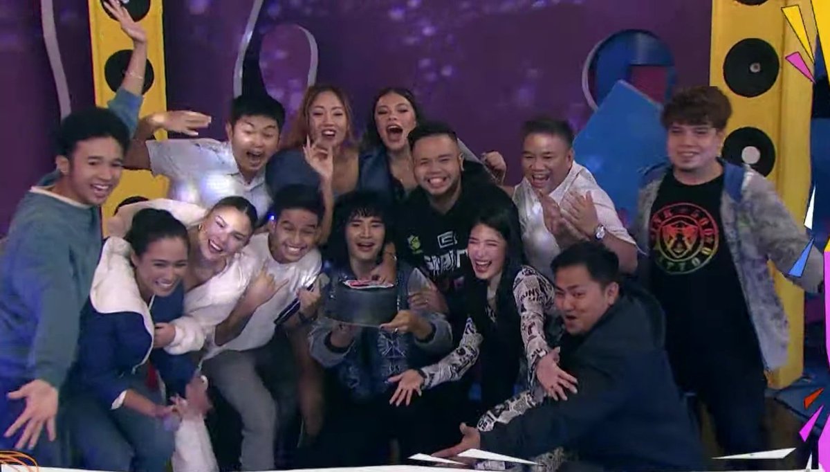 jmcarcoochie's tweet photo. And that was it for our 3rd #PIEmonthsary celebration! Thank you Iba Gang and to Gigi De Lana and the Gigi Vibes Band for the fun celebration! Goodnight, #PIEmilyangPuyat, #AaronManiego @Karen_Bordador and @heyimrenee! #ThreeMonthRuleNoMore na tayo! #PieNightLong #GnaGnaGsaPNL https://t.co/4mgmY4vQKA