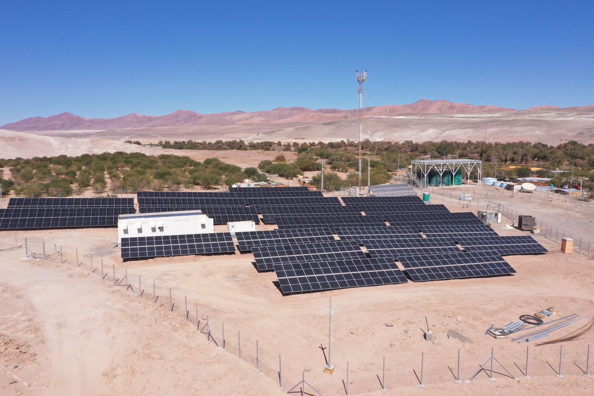 MinEnergia's tweet photo. Comunidad de #Quillagua celebra la llegada de la luz! 💡💛

Hoy fuimos parte de la inauguración de la planta fotovoltaica híbrida “Nueva Quillagua”. Este proyecto entregará por 1ª vez suministro eléctrico 24/7 para los habitantes de esta comuna de la Región de #Antofagasta ✅ https://t.co/lp72nc9GCg