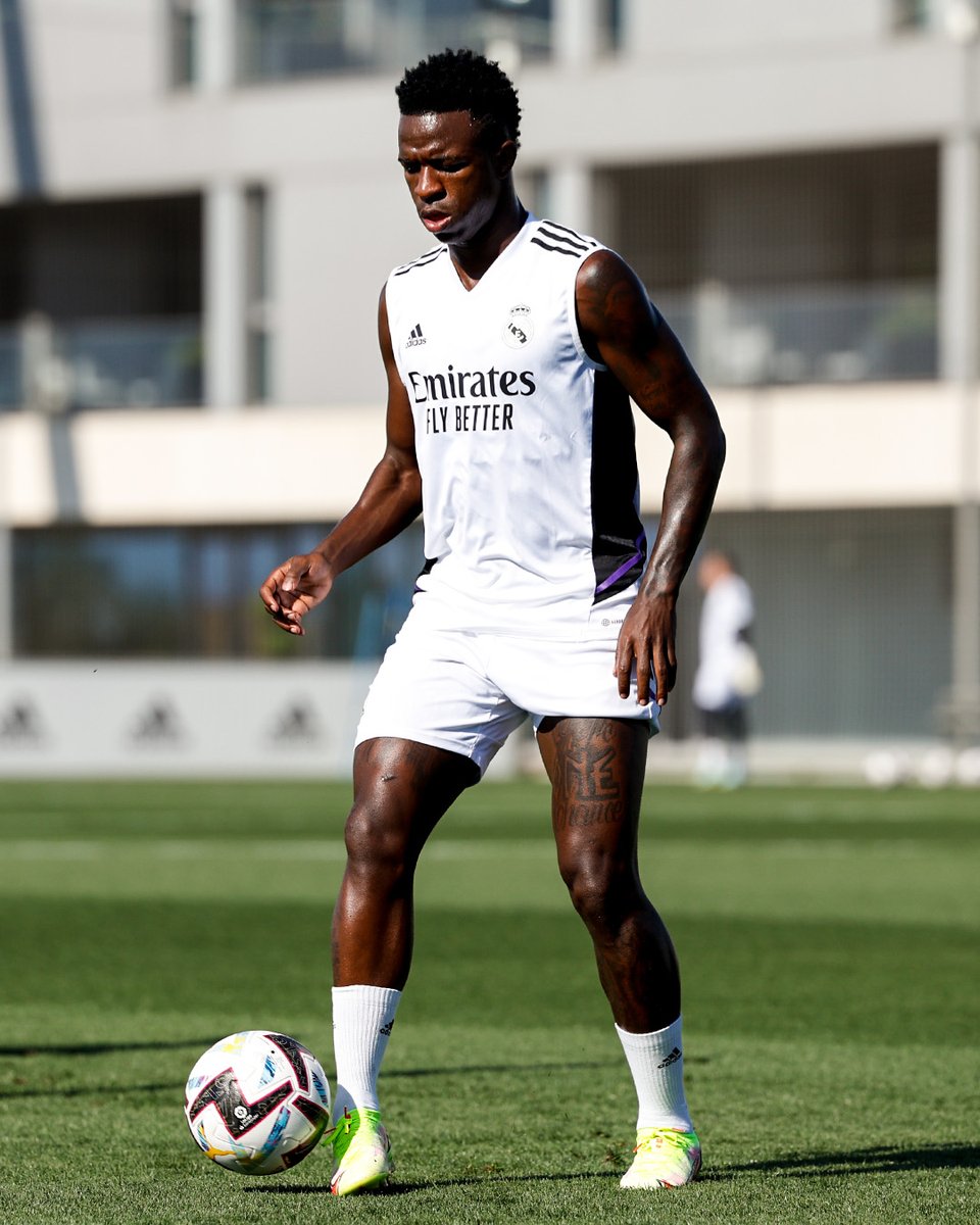 realmadrid's tweet photo. ⚡ @vinijr ⚡ https://t.co/7LJZnTPrp2
