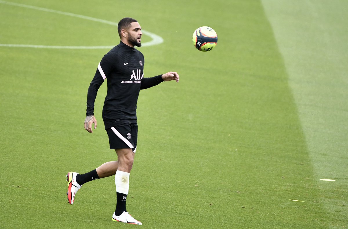 FabrizioRomano's tweet photo. Fulham want to sign Layvin Kurzawa as priority target as new left back. Marco Silva, also keen on signing the French LB from PSG. 🚨⚪️⚫️ #FulhamFC

Negotiations progressing also on Justin Kluivert deal with AS Roma. https://t.co/ylzHoDXmBo