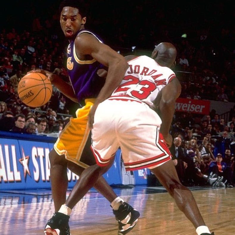 aplasticplant's tweet photo. happy birthday to kobe bryant he would've turned 44 today 💜💛 https://t.co/ArJXLR3xBR