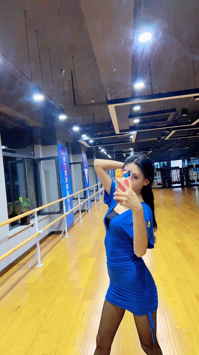 这一条黑丝有没有需要的，穿的时间最长的一款，脚臭味很严重👊，我知道你们买原味来干嘛（大飞机），没关系，我不介意，玩的时候可以拍个视频然后发给我看一下👀
#原味丝袜 #原味内裤