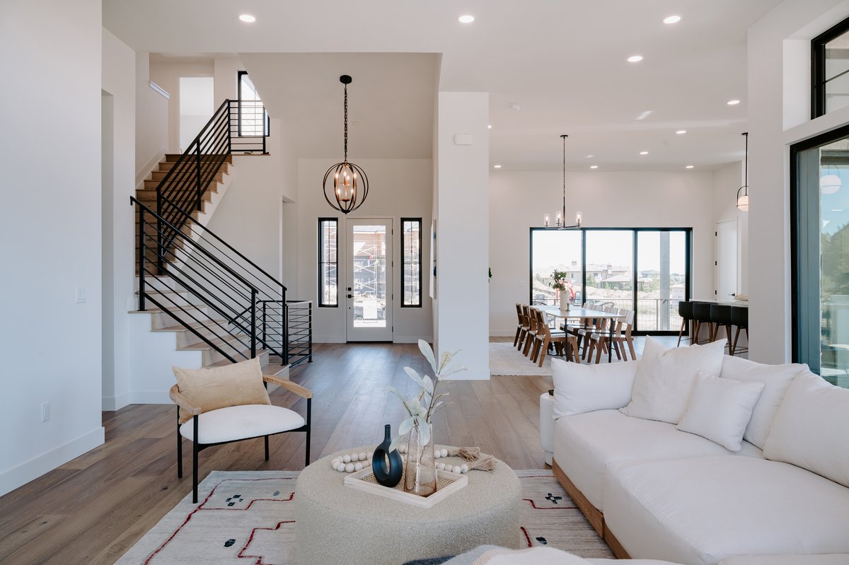 ParadeHomesDen's tweet photo. The final week of the Parade, presented by @Ent_CU, kicks off this Thursday! Don't miss this Dream Home by Joyce Homes, designed to impress by Trio Design! 

Download your digital Parade map and plan your tour: https://t.co/MMD4aS02A9 https://t.co/YAvLRtsJqj