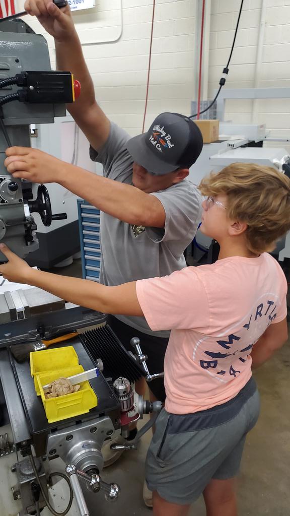 kimbgass's tweet photo. Future MACHINISTS dialing in skills! #LearnGrowDoGTC @GreeneTechCtr
@GreenevilleCity @GreeneCoSch @aaronflanary https://t.co/nSUvAYLg1G