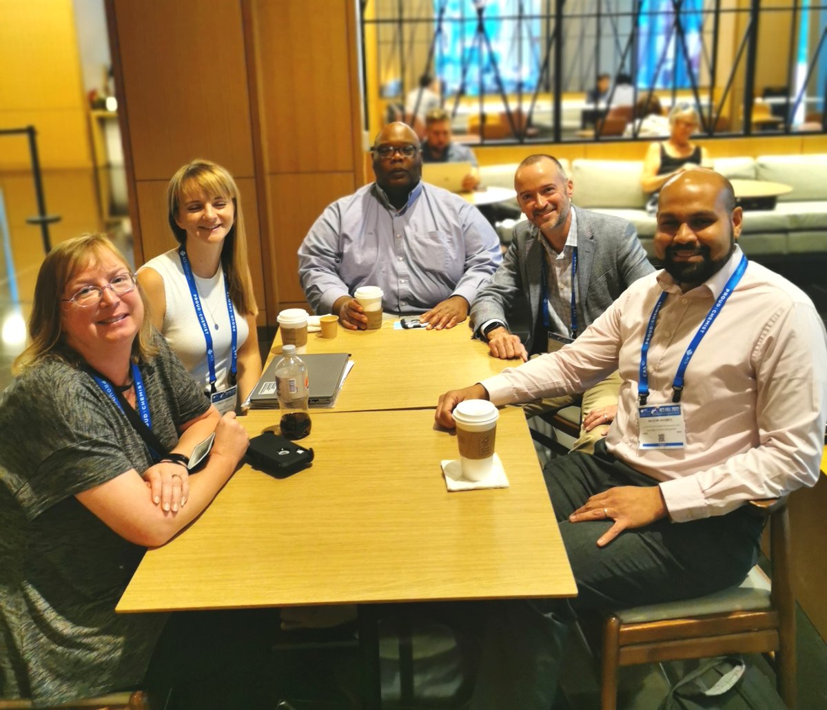 conway_group's tweet photo. Great to meet @BookerMan_PSU @MinteerLab @MillieBNewman & @dineshsoares in person to get an update on ACS Bio & Med Chem Au (@ACSBioMed) at #ACSChicago #ACSFall2020. Exciting things in the pipeline including Innovations in Biological Chemistry in London: https://t.co/8XBjbDiiW3 https://t.co/xvJkG1Kwtq