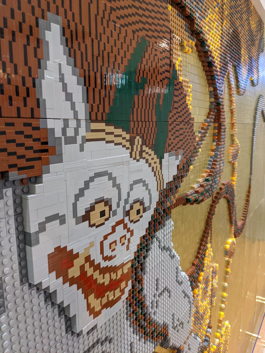Spectacular full-size LEGO version of Japanese painter Tawaraya Sōtatsu's "Wind God and Thunder God" (early 1600s) on display at Narita Airport 😮