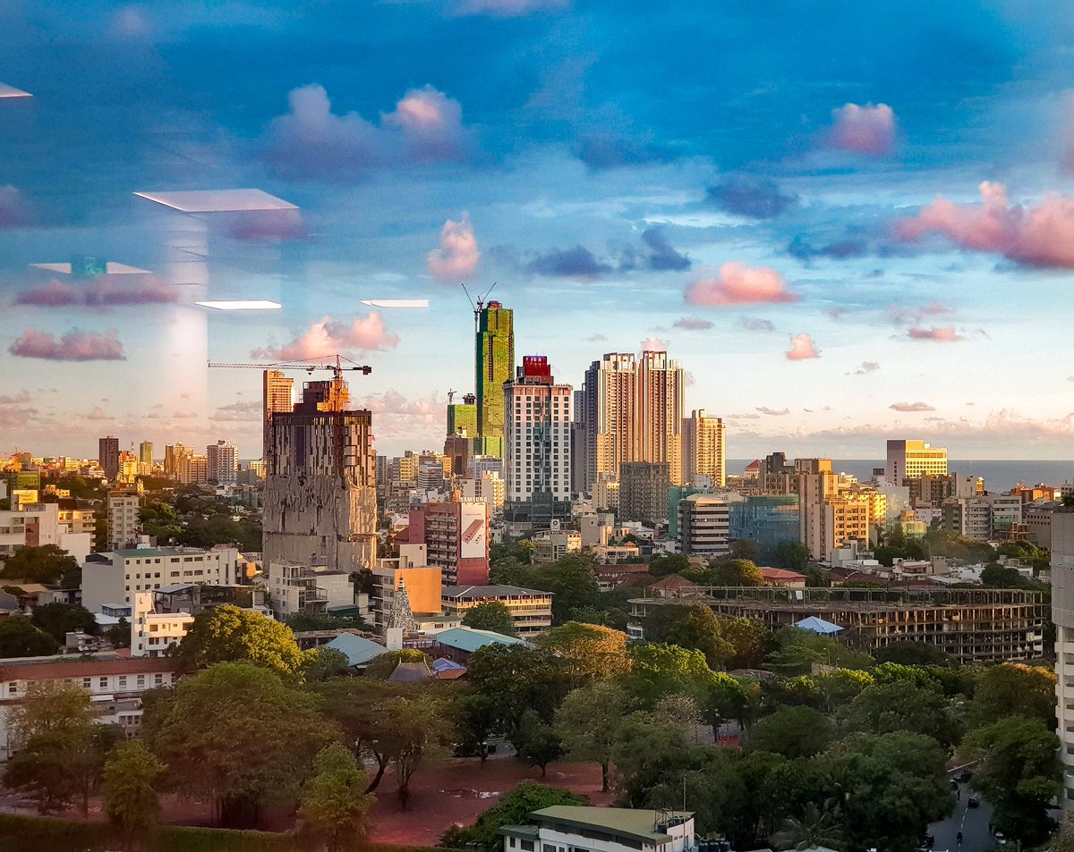 RickyDe1988's tweet photo. Just one view I can never be tired of  

#officeviews #view #srilanka #colombo #picturepostcard #property  #evening #sunset #cityscape #sky #workviews #acquest #realestate #travel #colomboskyline #accesstowers #followme #photooftheday #colombolife #likes #follow https://t.co/8bgJsfYmGL