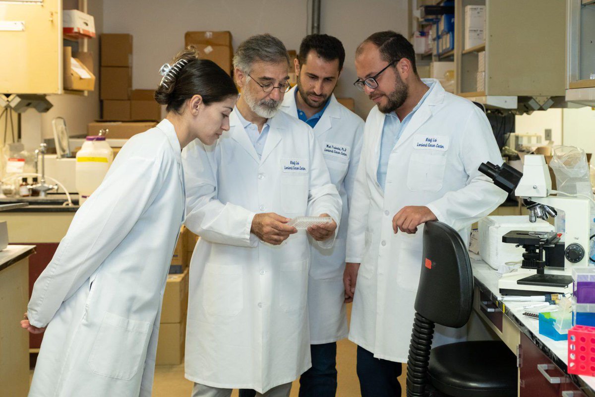ShawarebYanal's tweet photo. I am extremely proud and honored to be a part of this team.
كل الفخر والاعتزاز بكوني جزء من الفريق.

 #cancerawareness #ImmuneSystem #immunotherapy #Georgetown 

https://t.co/QehgD0Exrz https://t.co/uQeResveIS
