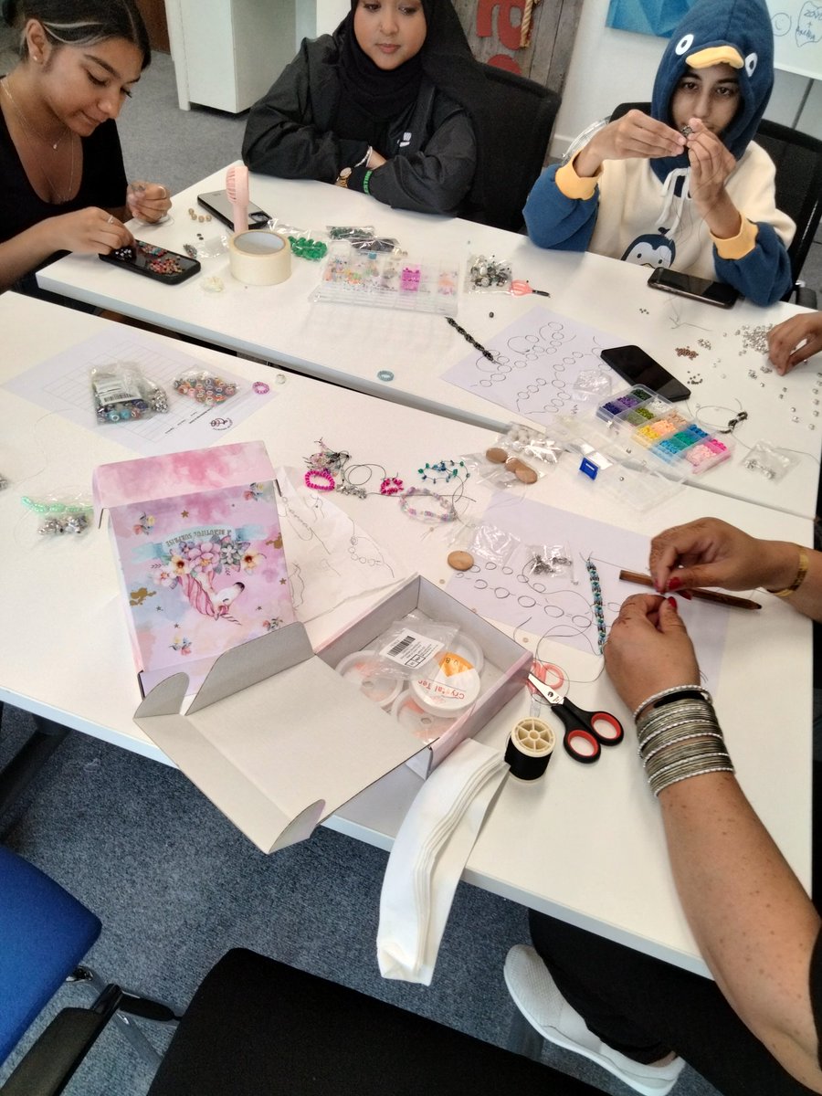 SoGrowth's tweet photo. Our last day of workshops in The Manor for our Summer Programme was full of creativity and productivity! We had workshops in Beaded and Polymer Clay Jewellery Making, T-Shirt Printing, Stitch and Stencil Making for Spray Painting T-Shirts.
#myendsvru #THICN @towerhamletsnow https://t.co/hd8GV7Bvog