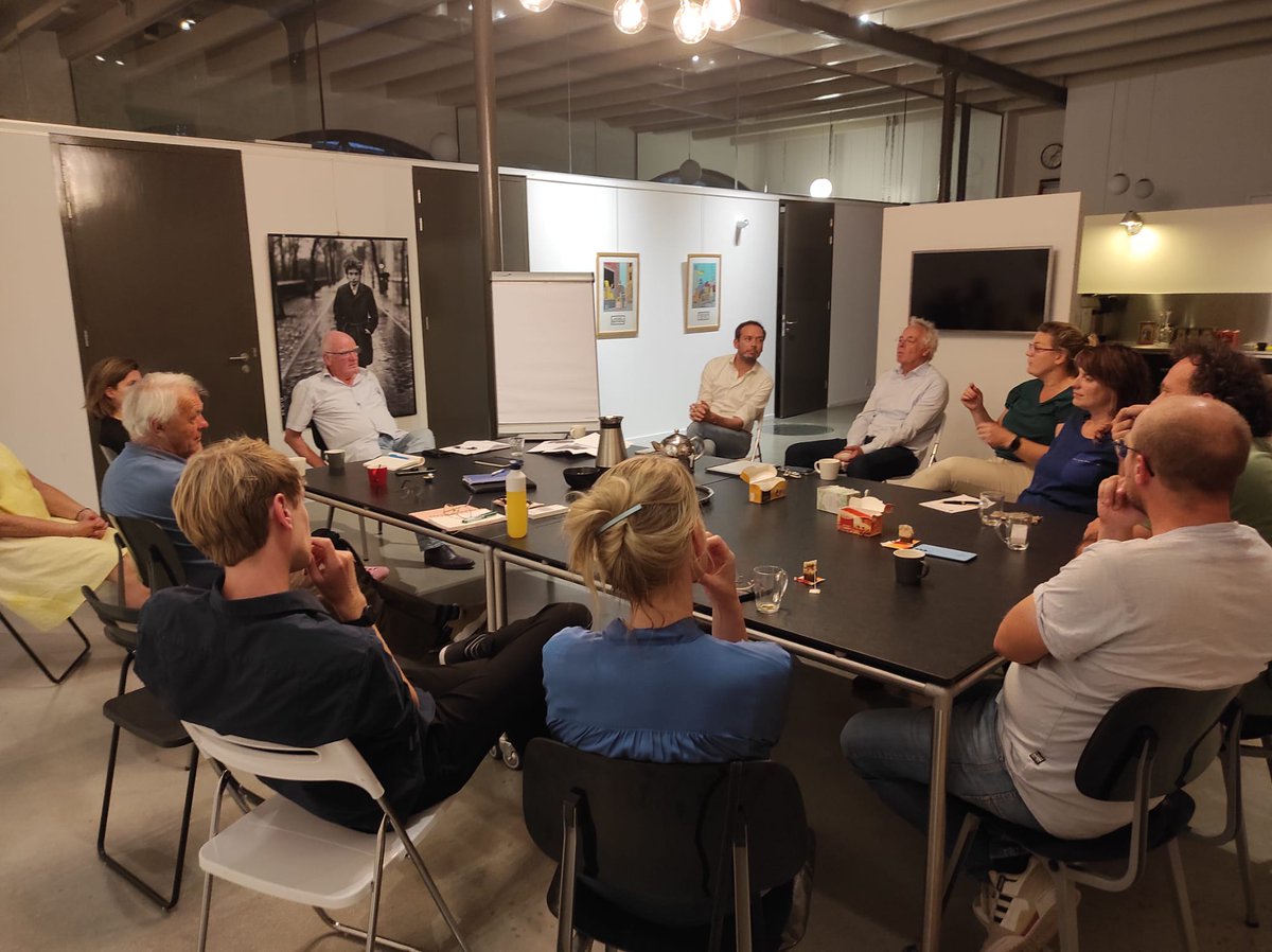 Na een heerlijk zomerreces zijn wij weer klaar voor een nieuw politiek seizoen. Gisteren hebben we als bestuur en fractie weer bij elkaar gezeten om nieuwe ideeën op te doen en natuurlijk om de vakanties te bespreken. Heb je tips of wil je graag meedenken? We horen graag van je.