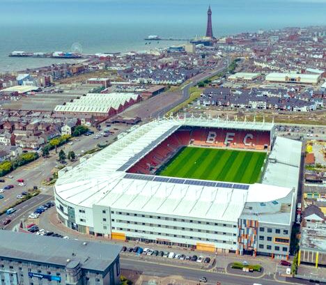 mrchrishull's tweet photo. If you know someone having a tough time &amp; could do with a lift, we have three West Stand tickets for the Seasiders’ game with the #Robins at Bloomfield Road on Saturday to give to two adults &amp; a child. Send me a DM if you know someone. Thank you @TristanDreamT &amp; #TangerineFamily. https://t.co/FcM6XsMinJ