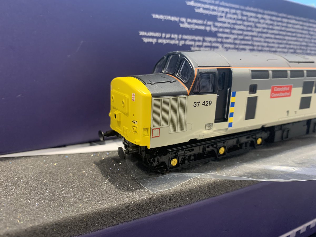 AberHaltJct's tweet photo. New addition to the Fleet!!! eBay bargain! What’s better than a Class 37?? That’s right, 2!! I hope she is half as good as my other one. #class37 #trains #modelrailways #modelrailroad #train #tmrguk #vitrains #loco #fleetaddition #ebaybargain https://t.co/BSfsOIt8yR