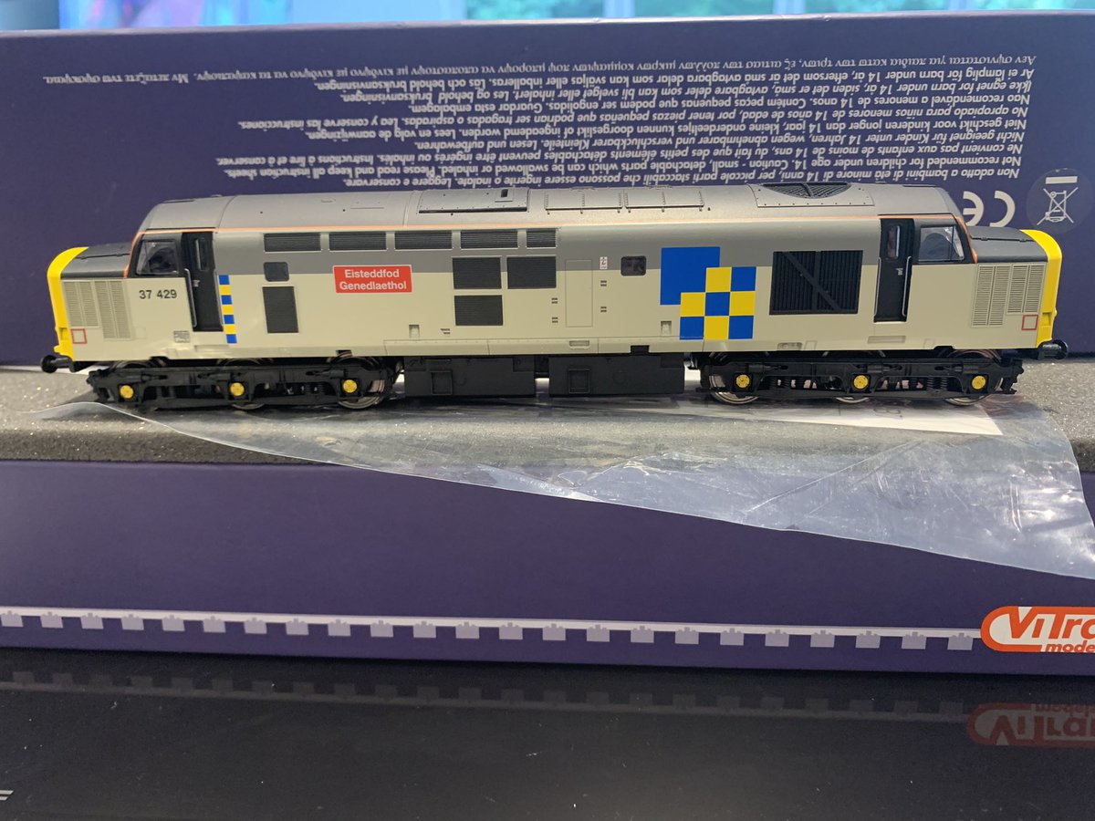 AberHaltJct's tweet photo. New addition to the Fleet!!! eBay bargain! What’s better than a Class 37?? That’s right, 2!! I hope she is half as good as my other one. #class37 #trains #modelrailways #modelrailroad #train #tmrguk #vitrains #loco #fleetaddition #ebaybargain https://t.co/BSfsOIt8yR