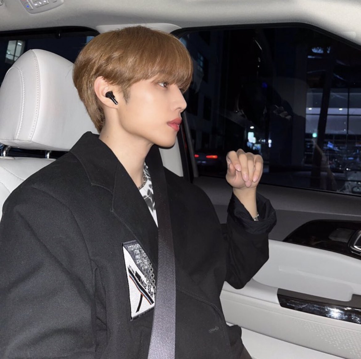 imagine sunwoo picking you up and driving you around…