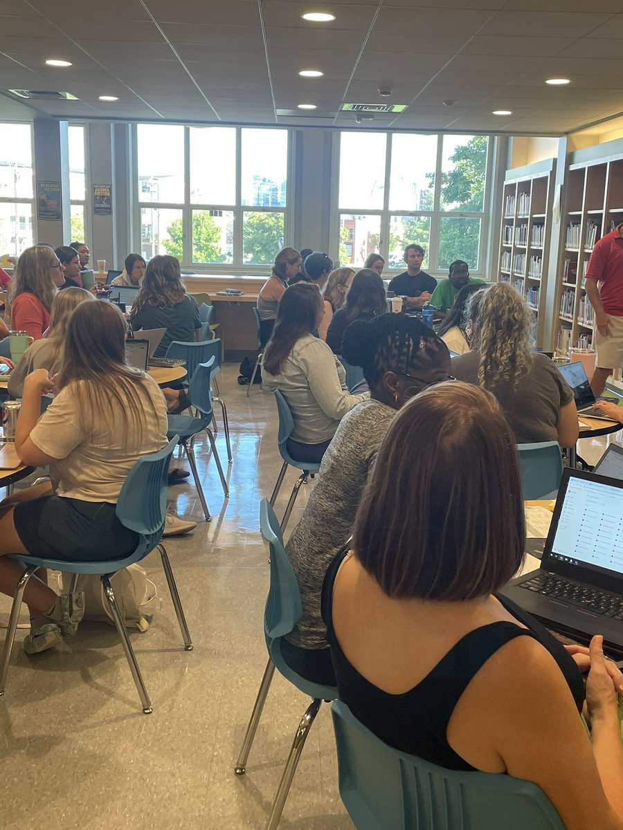 TMac022's tweet photo. Day 2 @FSK0761 has Principal @cobaz81 discussing the State of the School. We made pretty impressive gains during the pandemic, and we’re turning up the heat to get even better! @PlaceTos #CLNLive5 #212degrees #makingsteam https://t.co/8SPOCwX9FY