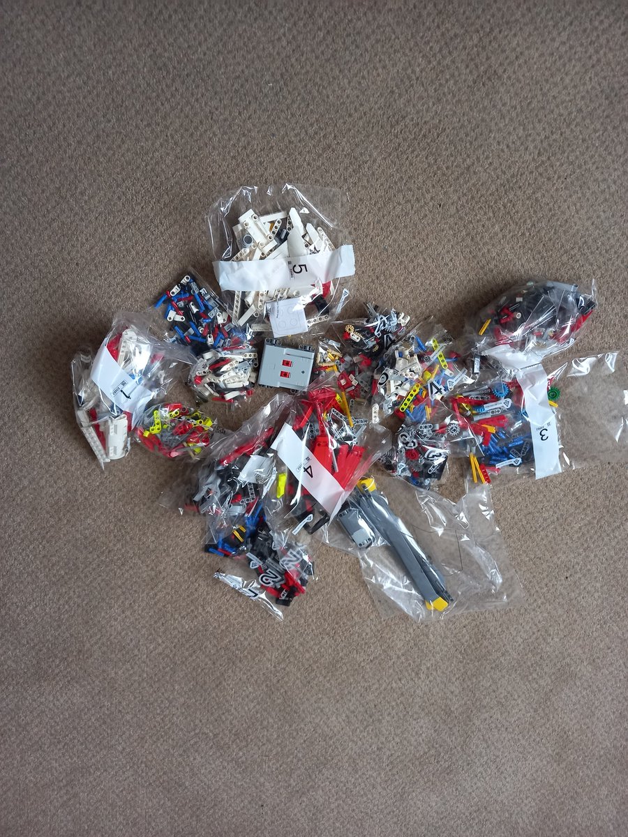 avecozave's tweet photo. Having family fun building our Lego Rescue Helicopter 🤗
#LEGOAtArgos #ArgosTesters @Argos_Online https://t.co/dqU9VlOWs3