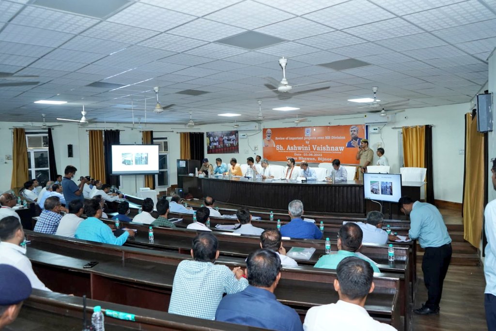 Sh. <a href="/AshwiniVaishnaw/">Ashwini Vaishnaw</a> Hon'ble Minister of Railways, Communications and Electronics &amp; Information Technology reviewed important projects over Moradabad Division of Northern Railway at Vikas Bhawan, Bijnor today.