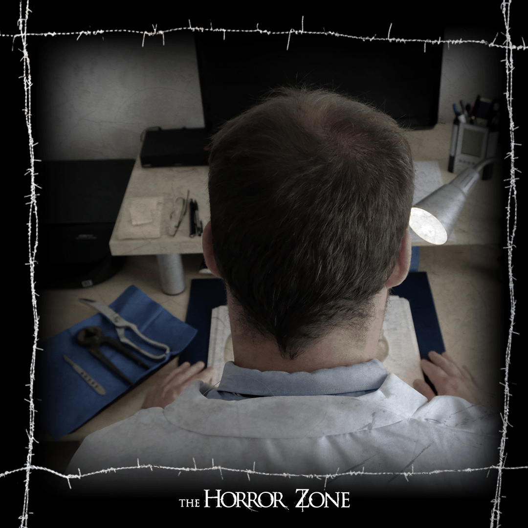 HorrorZoneNL's tweet photo. De laatste behandeling…ik noem het een succes! De patiënt is niet langer bij zinnen maar dat maakt het juist beter voor de maatschappij! Hij was zo luid…nu niet meer. Nu blijft het voor een hele lange tijd rustig… https://t.co/GtDpTU4Vks