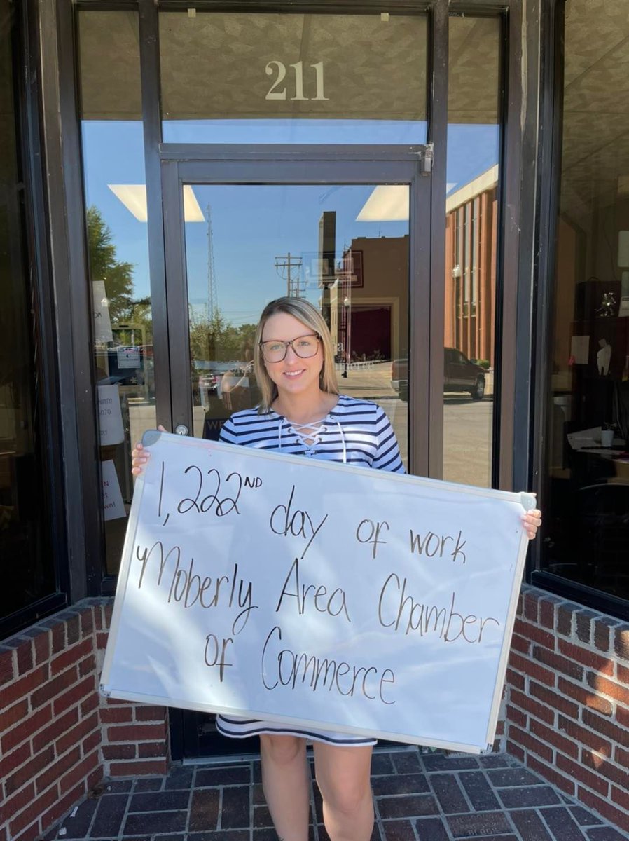 MoberlyChamber's tweet photo. Happy First Day of School📚✏️ to many of the area students! As the area youth are kicking off their school year, we’d like to celebrate too!👍👍
We hope that all students and educators have a successful and productive school year.
#showmemoberly | #wechoosemoberly https://t.co/kuEc0Ow43x