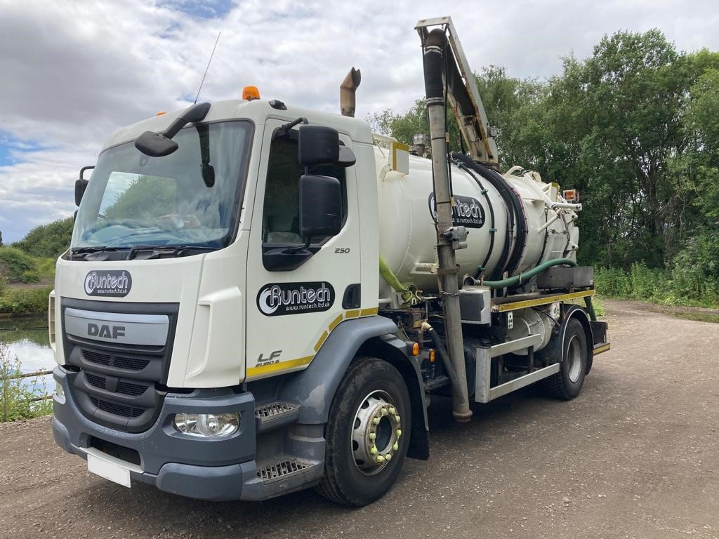 runtechltd's tweet photo. We have a new addition to our fleet! π The Combination Jet-Vac Tanker.
Responsible for the maintenance of storm water drainage systems, this essential piece of kit will be used to clear gullies, railways, roadways, pumphouses, and other high-risk areasπ¦
#VacuumTanker #Runtech https://t.co/G4Q6RMYOYo