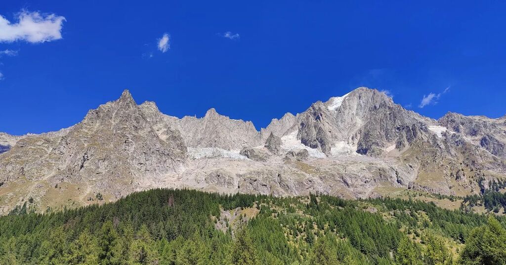gommino's tweet photo. #montblanc #valferret #nofilterneeded #courmayeur #picoftheday #salita #rifugio #montagna #montebianco #trecking https://t.co/2XURrNQcOY https://t.co/FtToyo8MIL