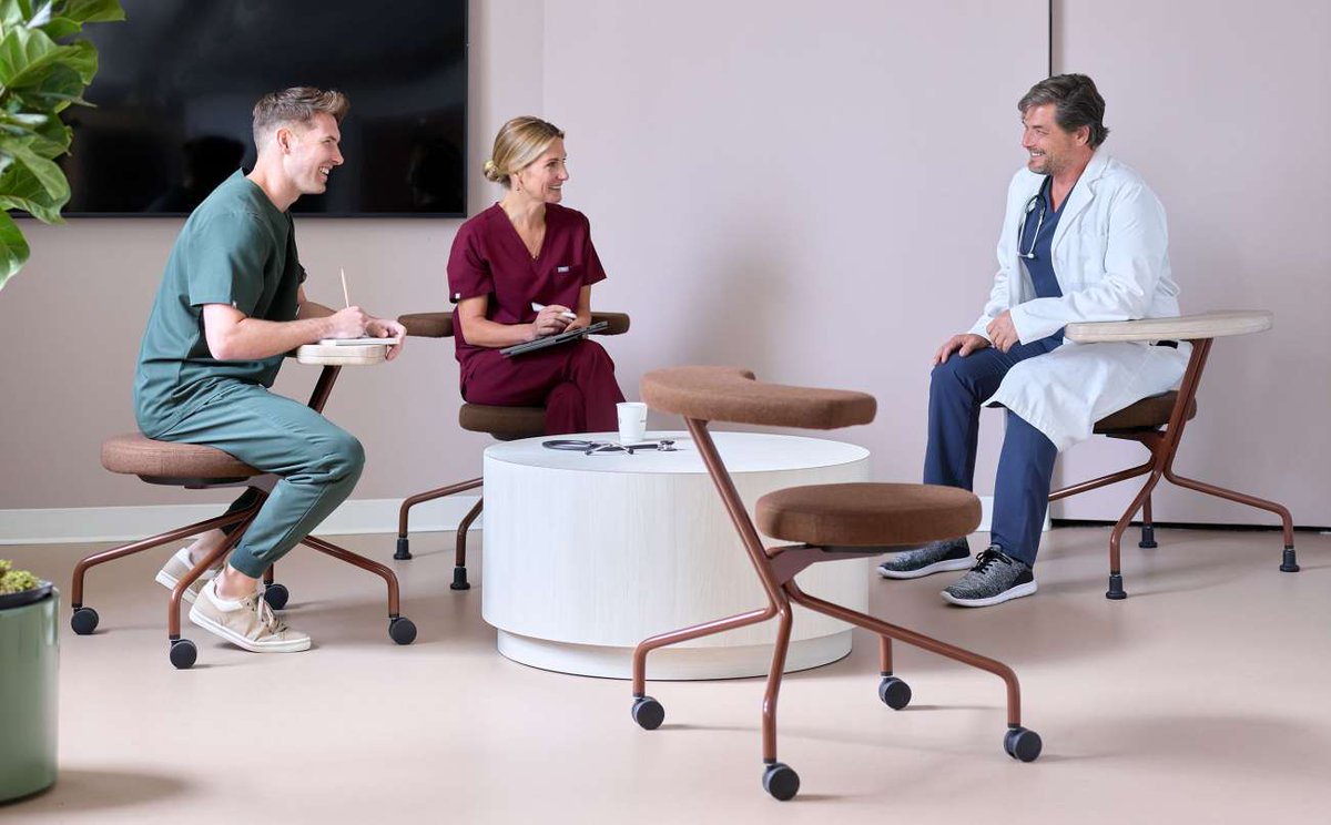 brezachsolution's tweet photo. Do you Sorta love it? :) The Sorta is a true multi-use seat. A back that doubles as an armrest or tablet - great for guest seating, healthcare, or education spaces.  #furnituredesign #officefurniture #healthcare #design #healthcaredesign #ottawa #ontariobusiness #education https://t.co/oZPsGrTXq6