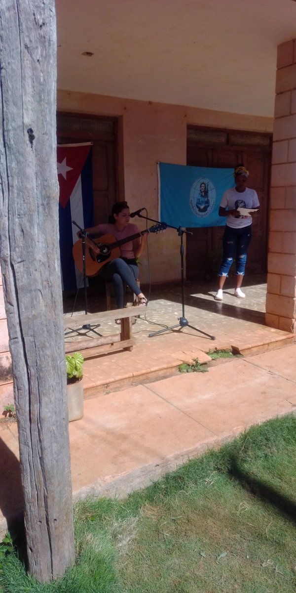 Actividades en el barrio por el aniversario de la federación.
#PericoEnVictoria
<a href="/mariofsabines/">Mario Sabines Lorenzo</a> <a href="/SuselyMorfaG/">Susely Morfa González</a>