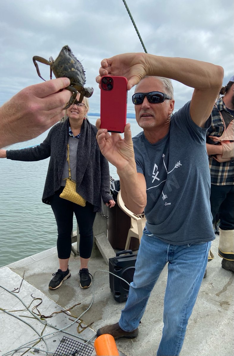 Russell_Oceans's tweet photo. Last week, I toured Willapa Bay shellfish farms w/ shellfish growers &amp; State legislators, including Sen. Jeff Wilson (pictured). Willapa Grays Harbor Oyster Growers Association organized the tour &amp; the group had a chance to see challenges, including European green crab.

#waleg https://t.co/hTQYE0ifAT