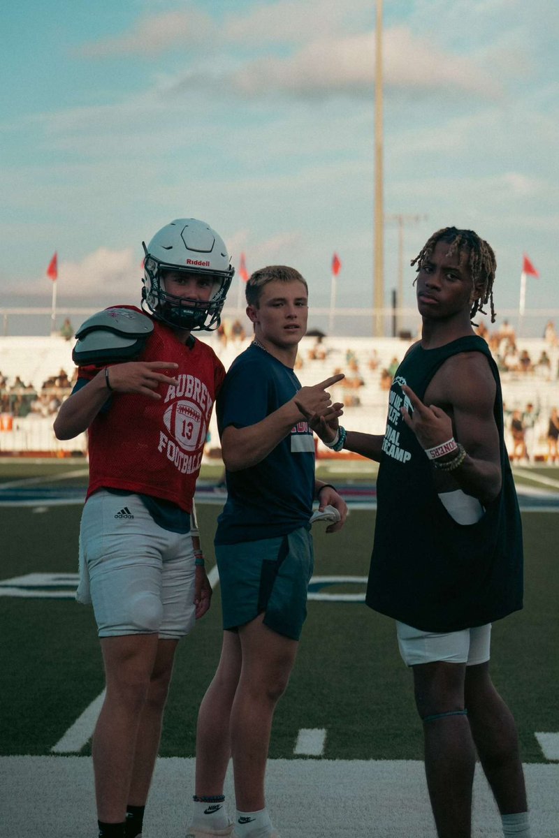 🚨 Who’s ready? 🚨

Season Opener This Friday!!
V.S. Sunnyvale
@ Sunnyvale 
⏰ 7:00
Theme: Western 🤠