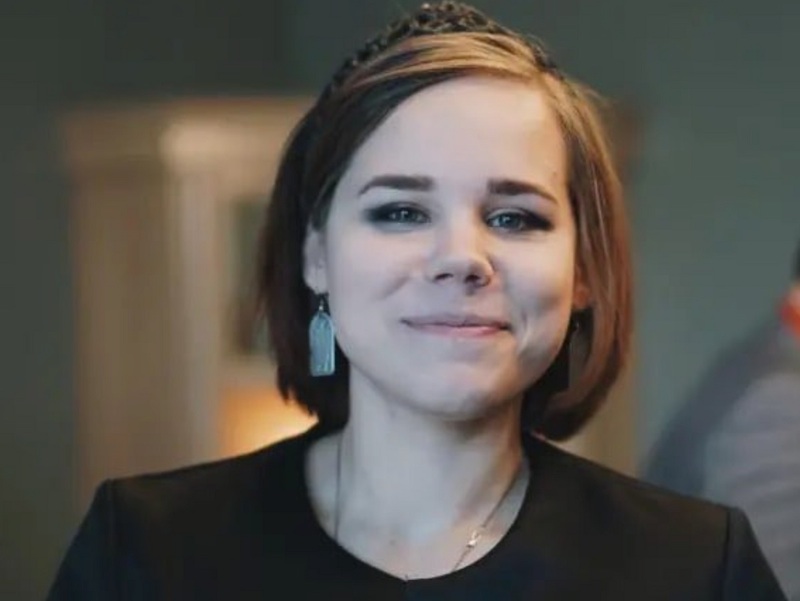 Darja Dugina reiht sich in den Olymp der zu früh Verstorbenen ein. Schlimmer noch als der Verlust einer vermeintlich politisch bedeutenden Journalistin ist mit ihr der Verlust einer Platonikerin, die in ähnlicher Barbarei und Torheit umgebracht wurde wie griechische Philosophen.