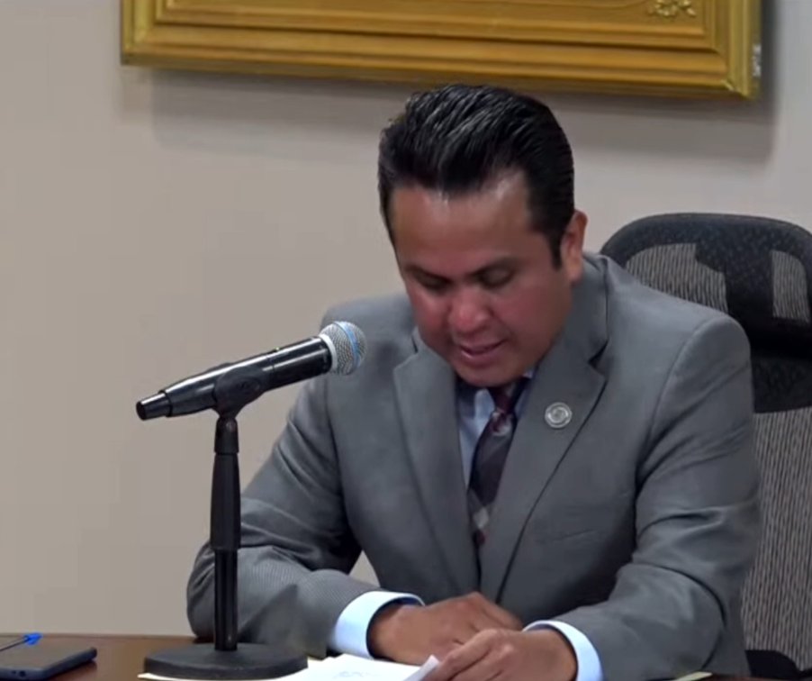 CongresoHidalgo's tweet photo. El diputado @RodriCastM inscribió la iniciativa que propone modificaciones a la Ley de Salud para el Estado de Hidalgo en materia de salud bucodental para niñas y niños más vulnerables y personas mayores. 

#GLPAN
#LXVLegislaturaHidalgo https://t.co/4MlAuL88ya