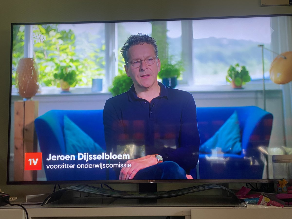 Toeval?
Bewuste instinker/test?
Ongelukje?
Onderbouwing in praktijk?

Een heuse spelfout in het item over de teruglopende kwaliteit van het onderwijs…🤦🏻‍♂️

#onderwijs #kwaliteit #Dijsselbloem #onderwijscie #stiekembestgrappig #erzijnergerefouten😇 <a href="/EenVandaag/">EenVandaag</a>