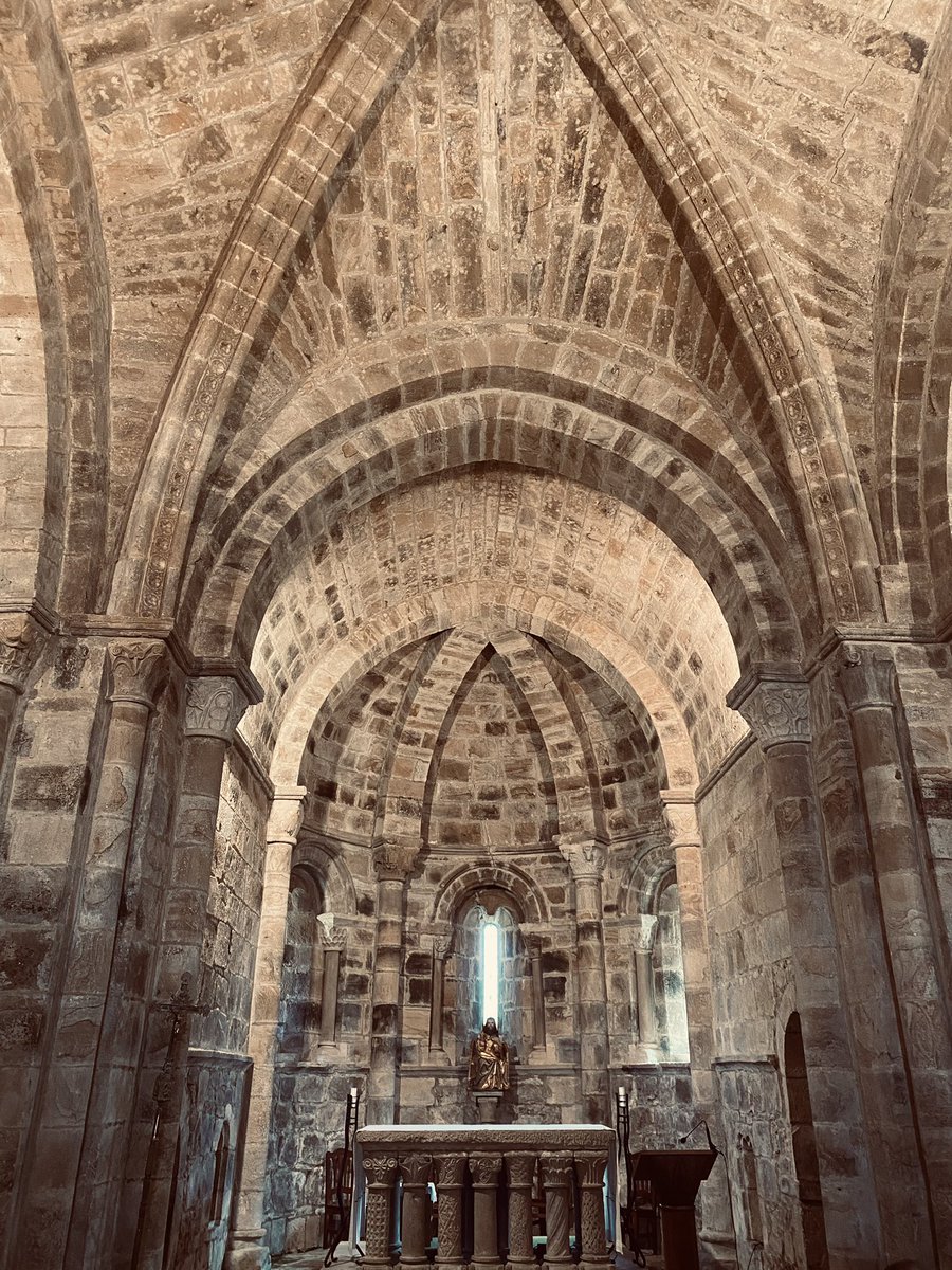 Cómo viajar en una máquina del tiempo 😍

Interior de la Iglesia de San Salvador de Cantamuda.