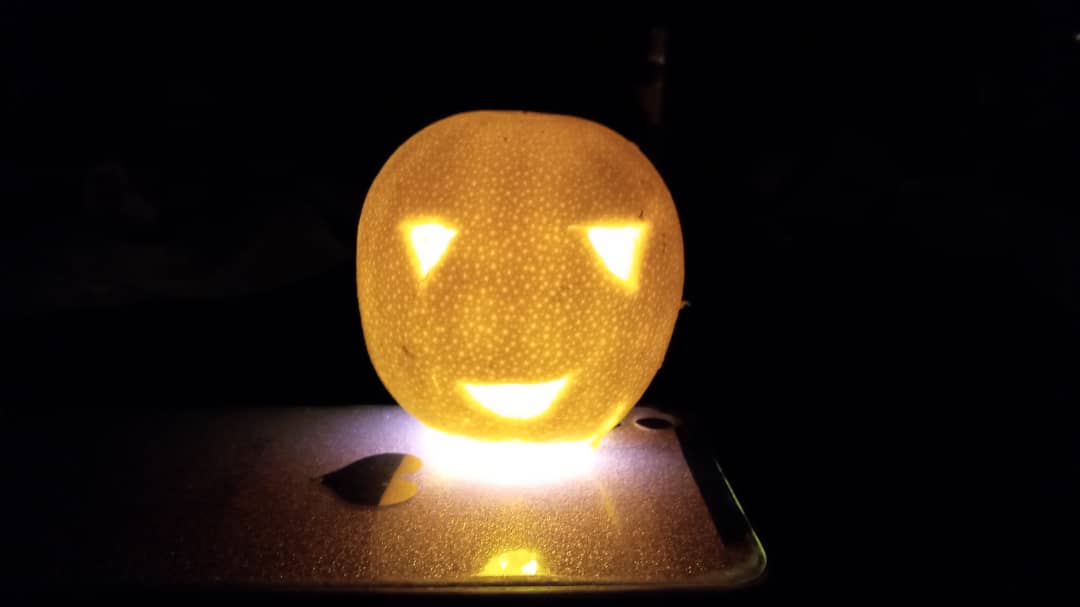 praveenavd_'s tweet photo. Halloween came early, pumpkins are too expensive! Hehe #boredom #donewithlife https://t.co/QWa30NEqKO