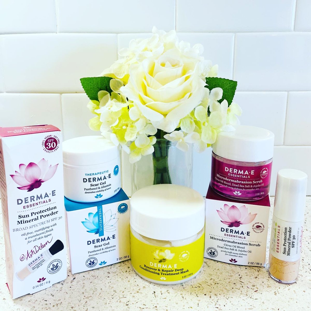 jsismee's tweet photo. 4 Must Haves from DERMA E! #DERMAE #DERMAESOCIAL #AD #Skincare #ViralSkincare #ViralBeauty #SkincareTips
https://t.co/t3uZi7tDjm https://t.co/Fv4LOK9YWf