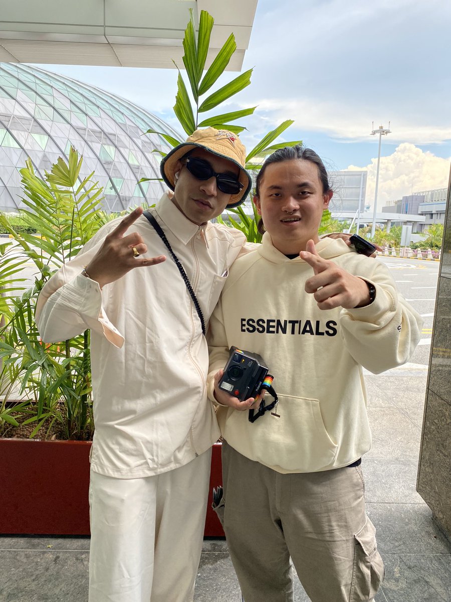 SnortingGlass's tweet photo. one of the most fucking insane coincidence before my flight to Vietnam 🇻🇳 imagine being on the same flight as young raja and actually talking to him. Probably the best pre flight things i’ve experienced https://t.co/DAiod6cb9U