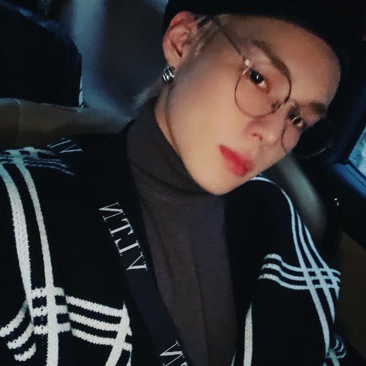 saga of sejun with glasses