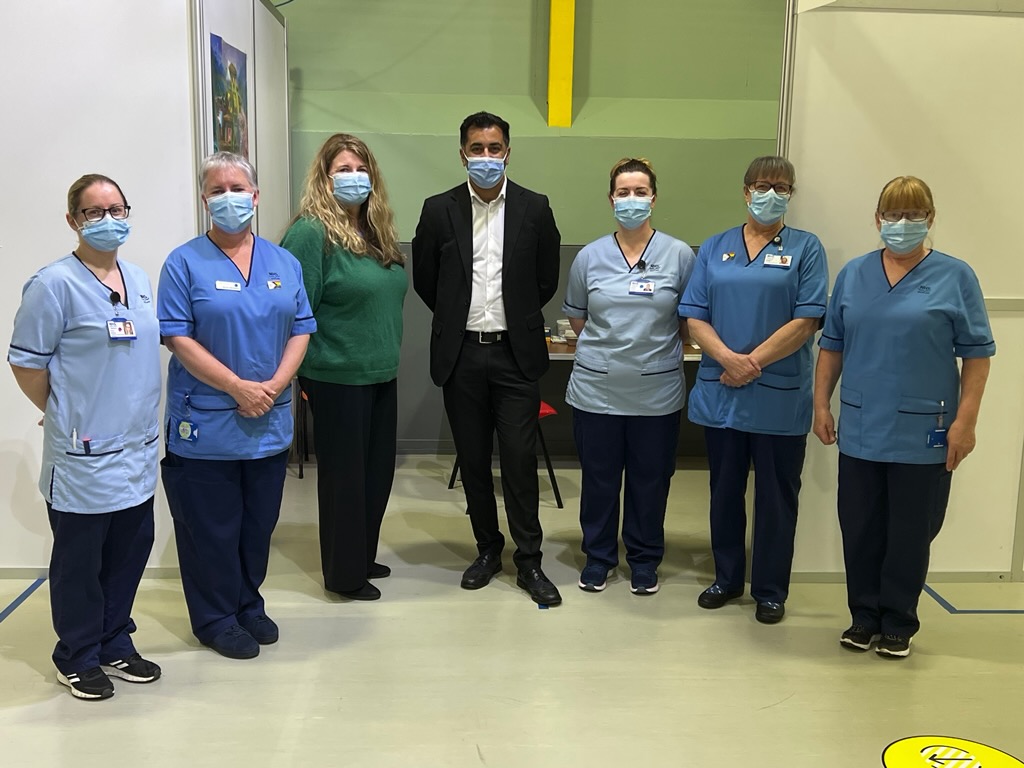 scotgovhealth's tweet photo. Health improvement, vaccines and appointments were on the agenda when @HumzaYousaf met staff at Islesburgh Community Centre, Gilbertson Park and Montfield after meeting Gilbert Bain Hospital staff on his @NHS_Shetland visit
#NHSrecovery https://t.co/8oeu2qwZI7