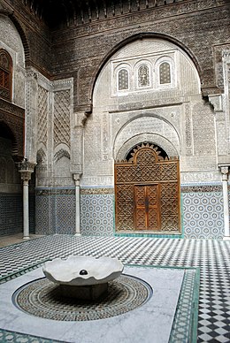 SalekBoujdour's tweet photo. #معالم_من_بلدي🇲🇦
مدرسة العطارين هي مدرسة تاريخية تقع في مدينة فاس المغربية تم بناؤها في عهد السلطان المريني أبو سعيد عثمان بين عامي 1323 و1325 م. أخذت المدرسة اسمها من سوق العطارين المجاور، وقد تم تسجيلها في قائمة اليونسكو للتراث العالمي في عام 1981، كجزء من مدينة فاس. https://t.co/FsE8X6MTu9