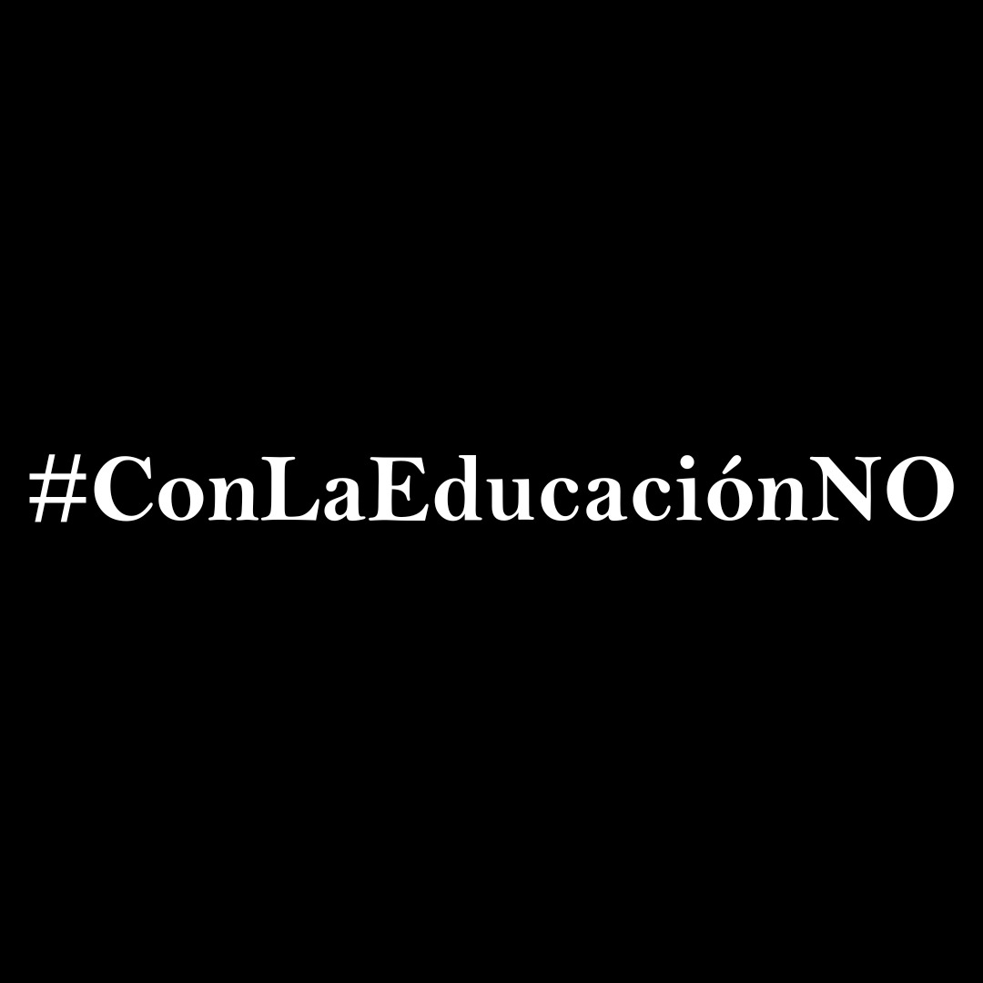 danyatavela77's tweet photo. El Ministerio de Economía avanza en un recorte de 50 mil millones de pesos del presupuesto de EDUCACIÓN mientras las máximas autoridades del país intentan desviar la atención, victimizándose ante las causas por corrupción y atacando la independencia del poder Judicial. https://t.co/HvGaPHCxAu